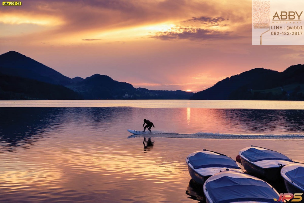 ภาพวิวกระดานโต้คลื่นที่ทะเลสาบในออสเตรีย